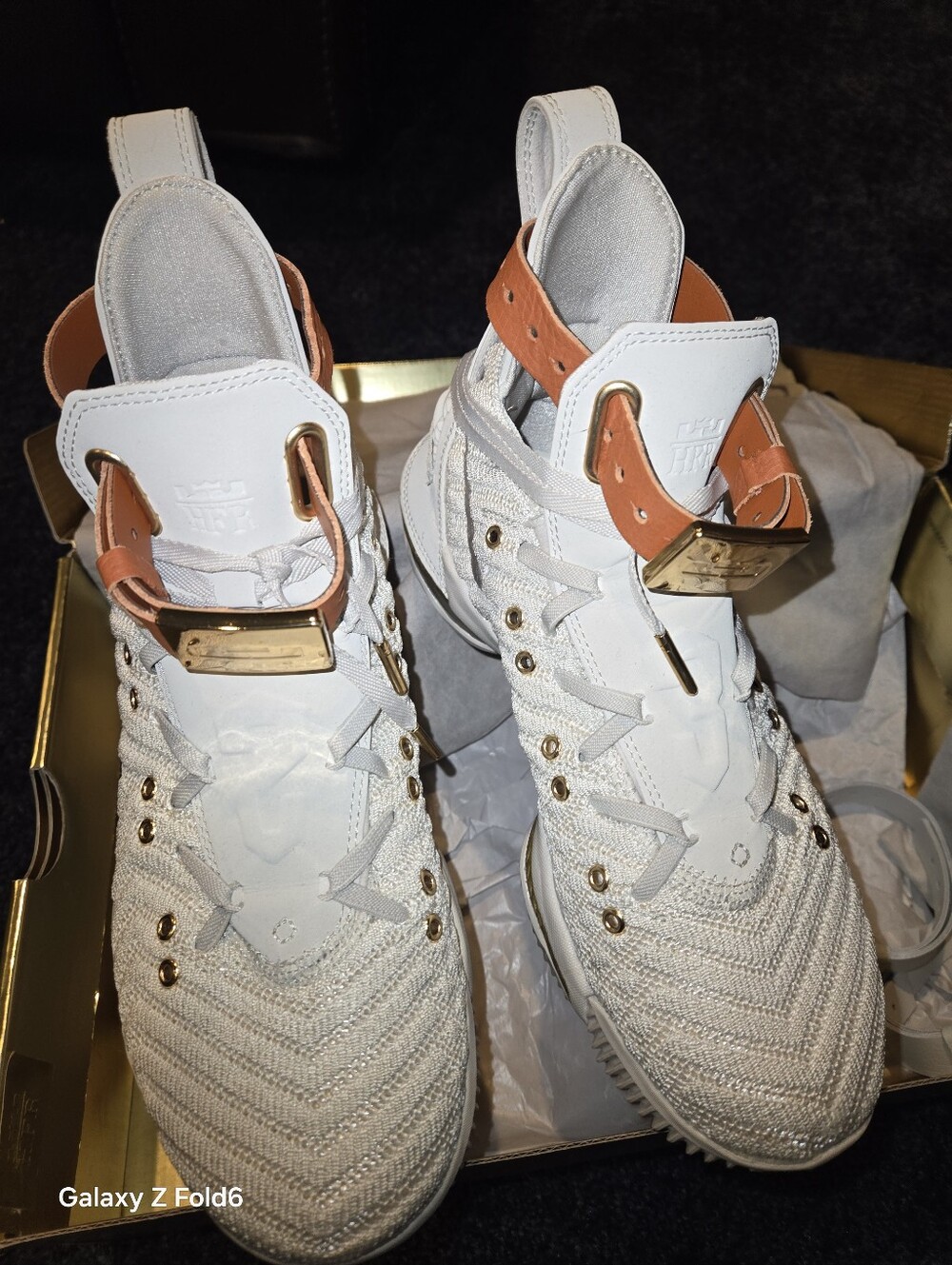 LeBron James XVI LMTD women's cream basketball shoes size 8/39
